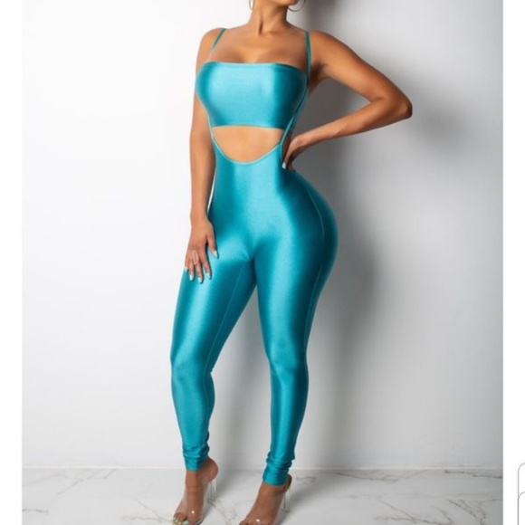 Outfit - Picture 1 of 1